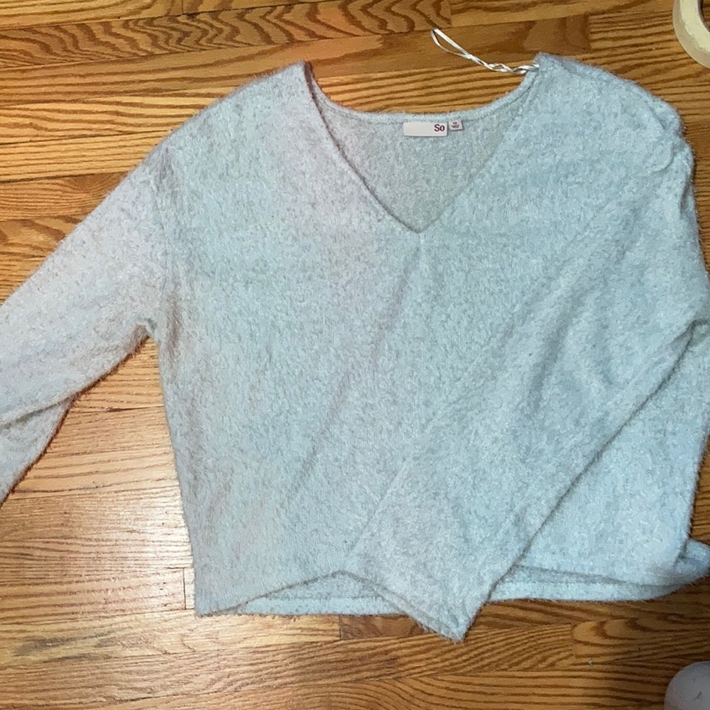 SO medium sweater top